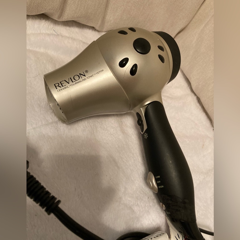 Revlon Ceramic/Tourmaline /ionic/ 1875W with hot or cold air Slow or fast air